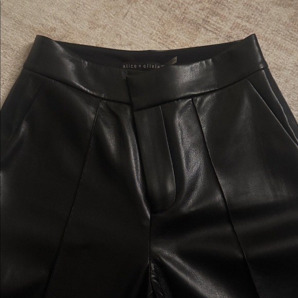 Alice & Olivia Faux leather pant - Picture 5 of 5